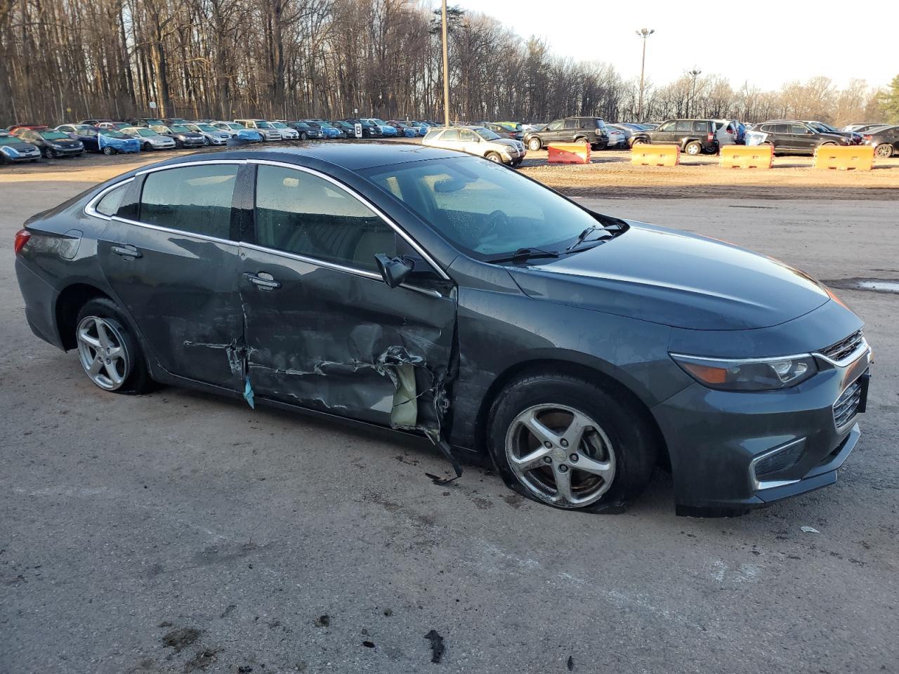 2017 Chevrolet Malibu Ls - Фото 4