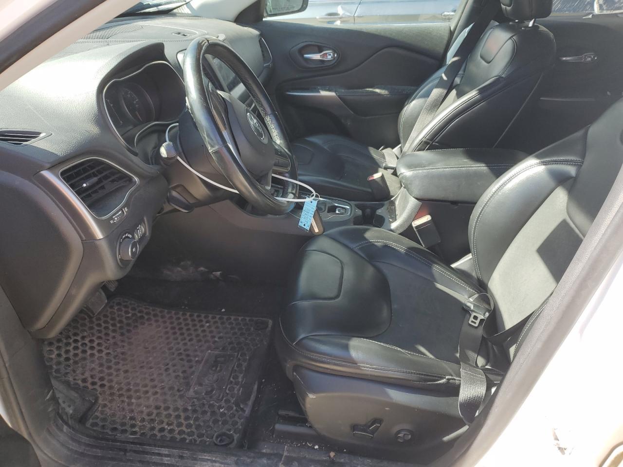 2019 Jeep Cherokee Latitude Plus - Image 7