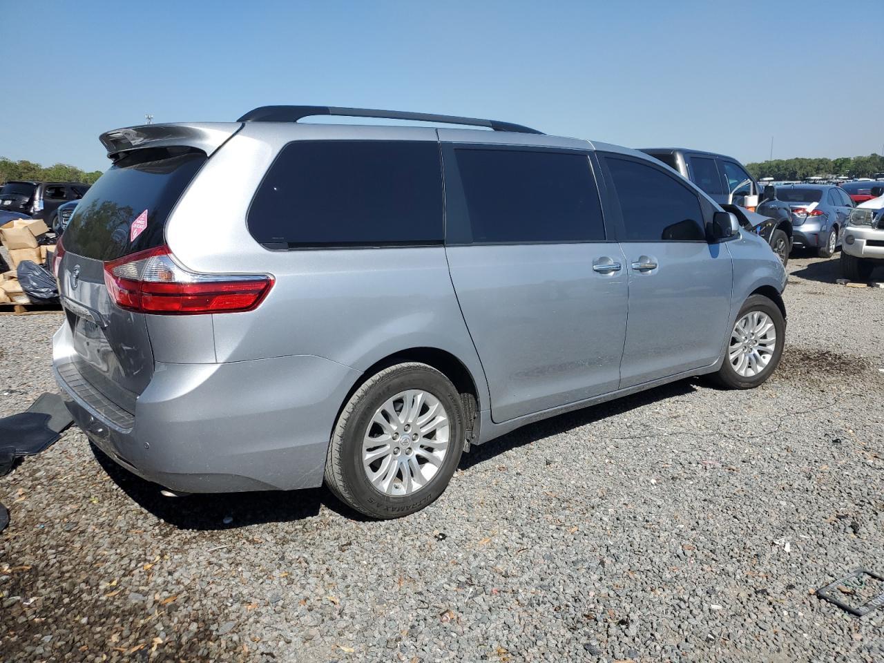 2015 Toyota Sienna Xle - Фото 3