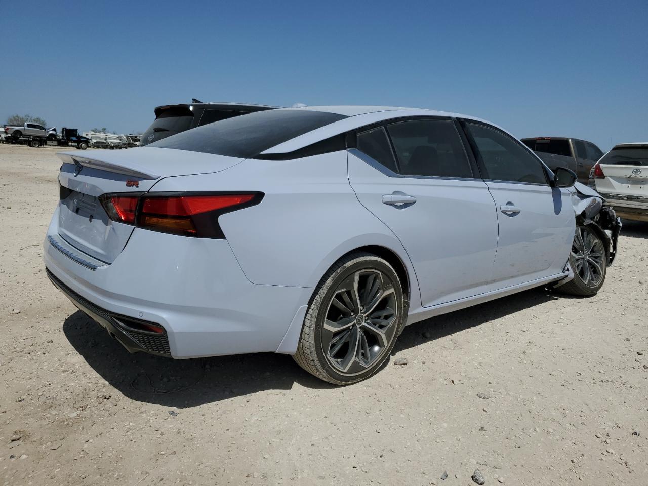 2023 Nissan Altima Sr - Фото 3