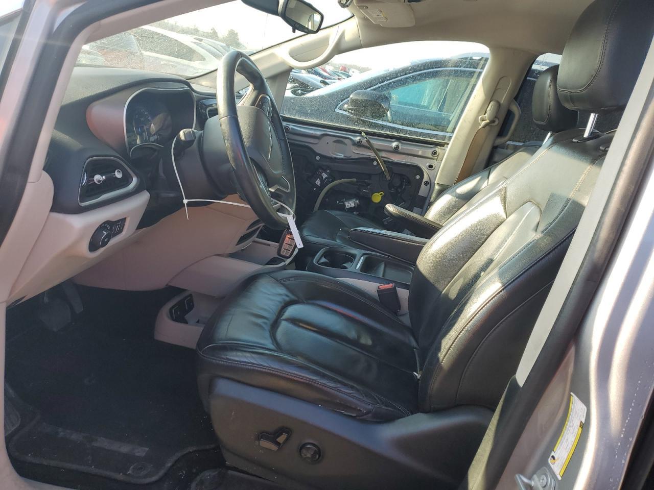 2017 Chrysler Pacifica Touring L - Image 7