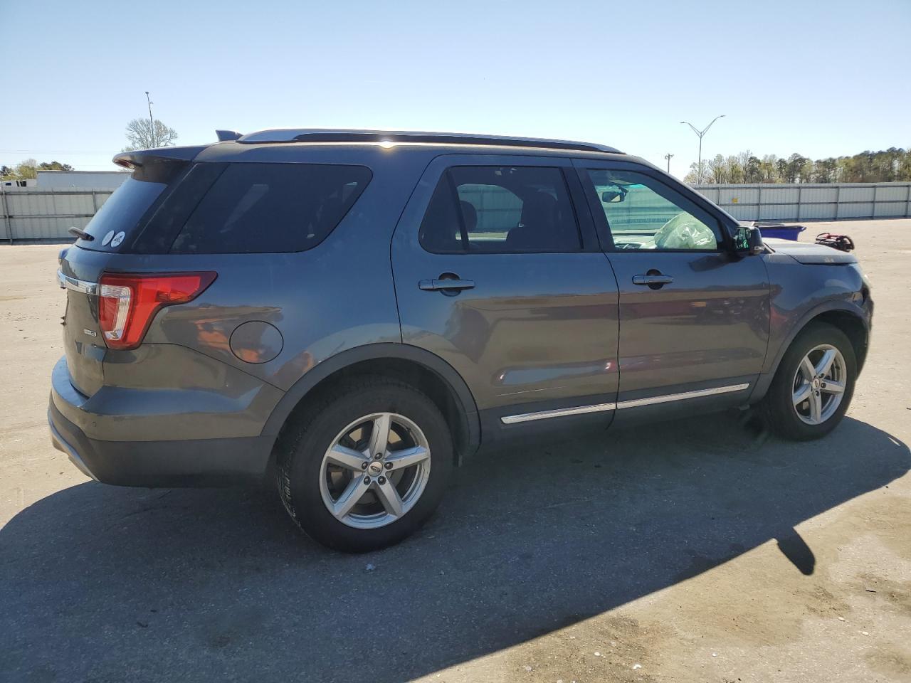 2016 Ford Explorer Xlt - Image 3