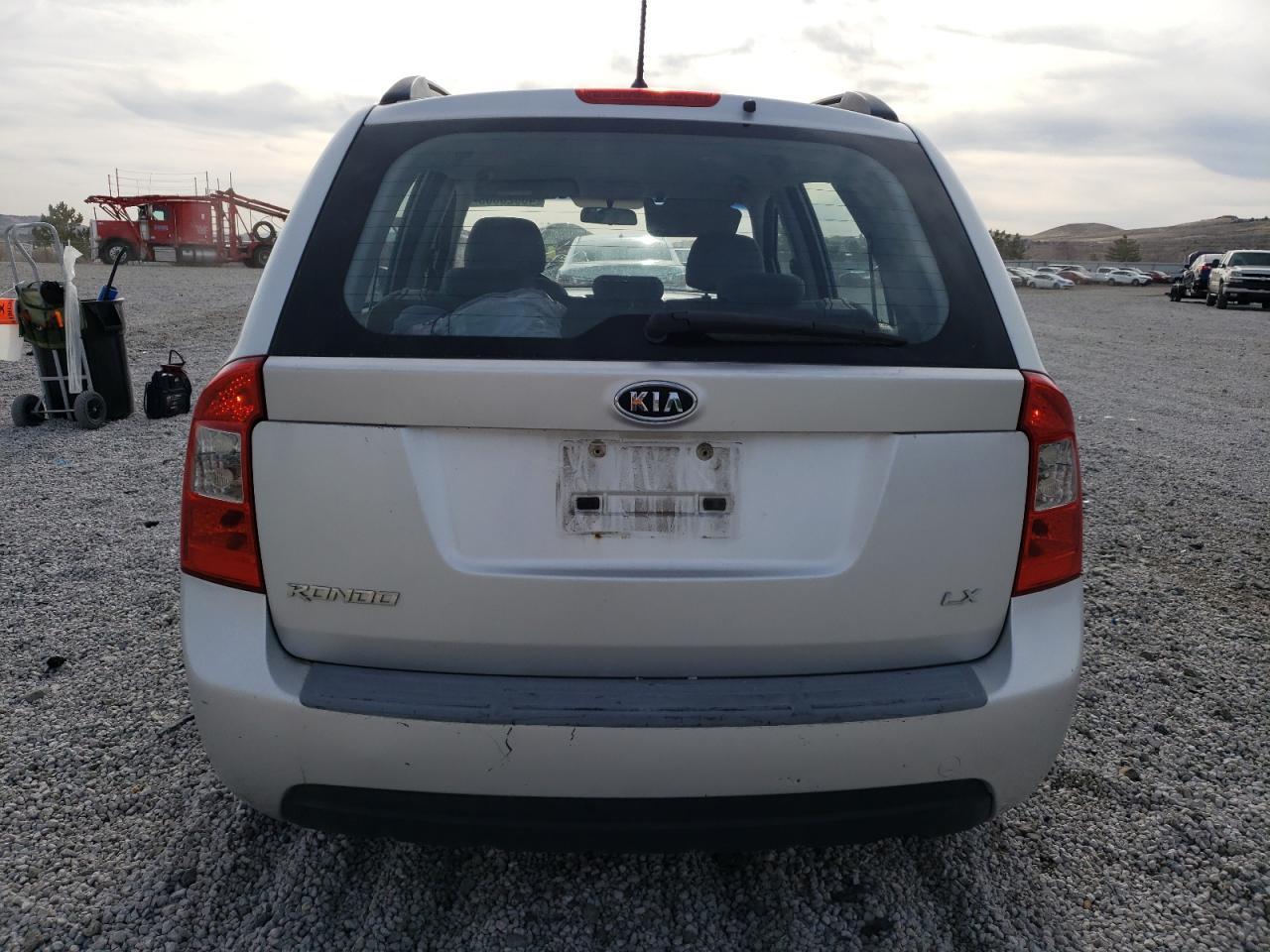 2008 Kia Rondo Base - Image 6
