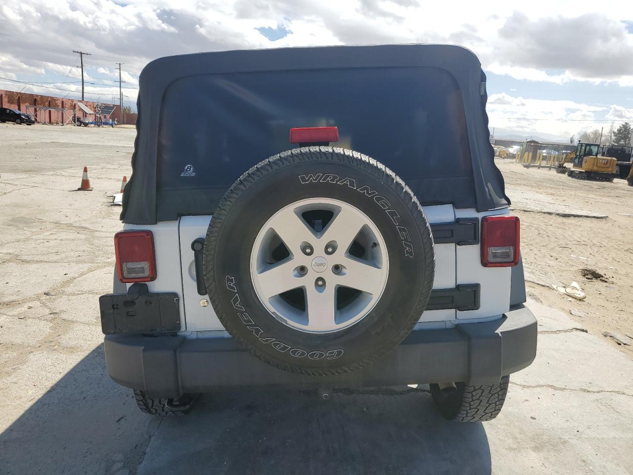 2011 Jeep Wrangler Unlimited Sport - Фото 6
