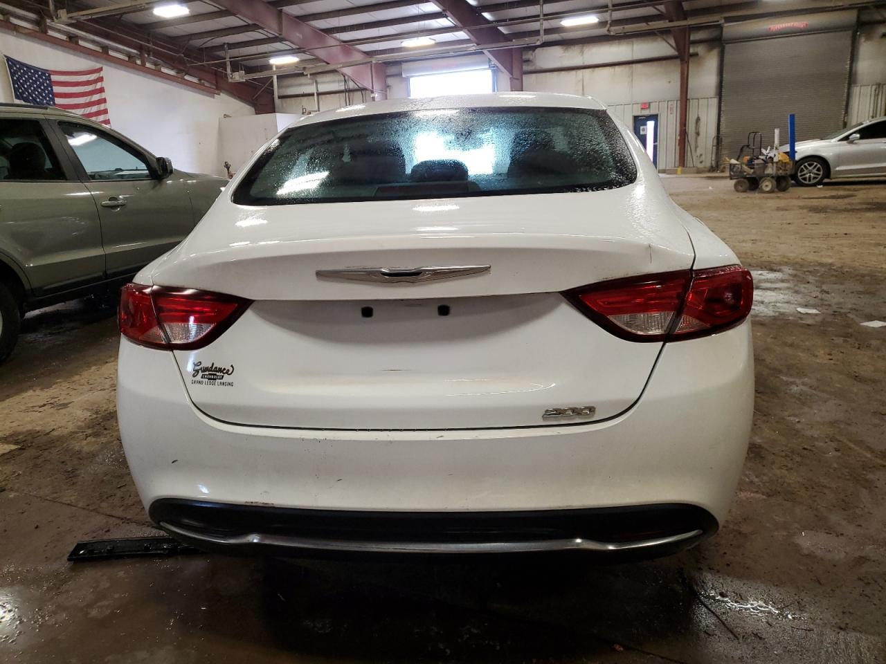 2015 Chrysler 200 Limited - Фото 6