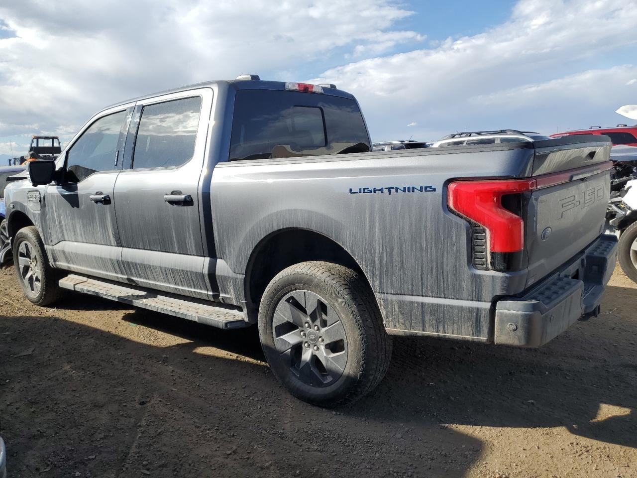 2023 Ford F150 Lightning Pro - Фото 2