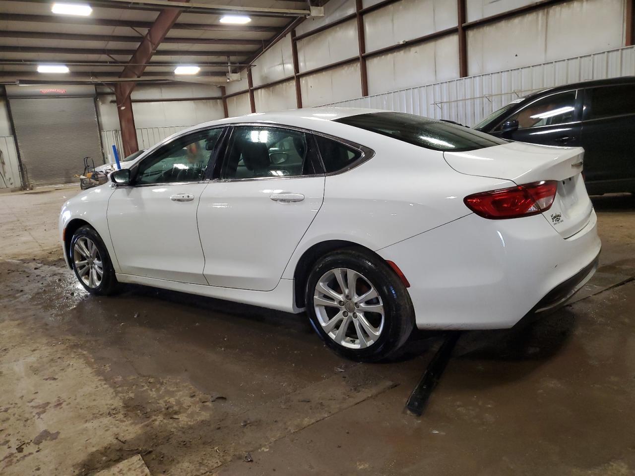 2015 Chrysler 200 Limited - Фото 2