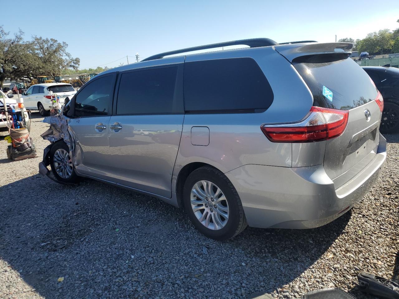 2015 Toyota Sienna Xle - Фото 2