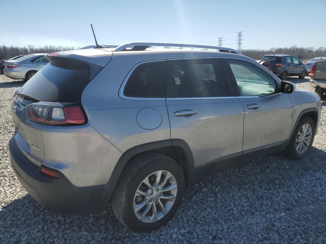 2019 Jeep Cherokee Latitude - Image 3
