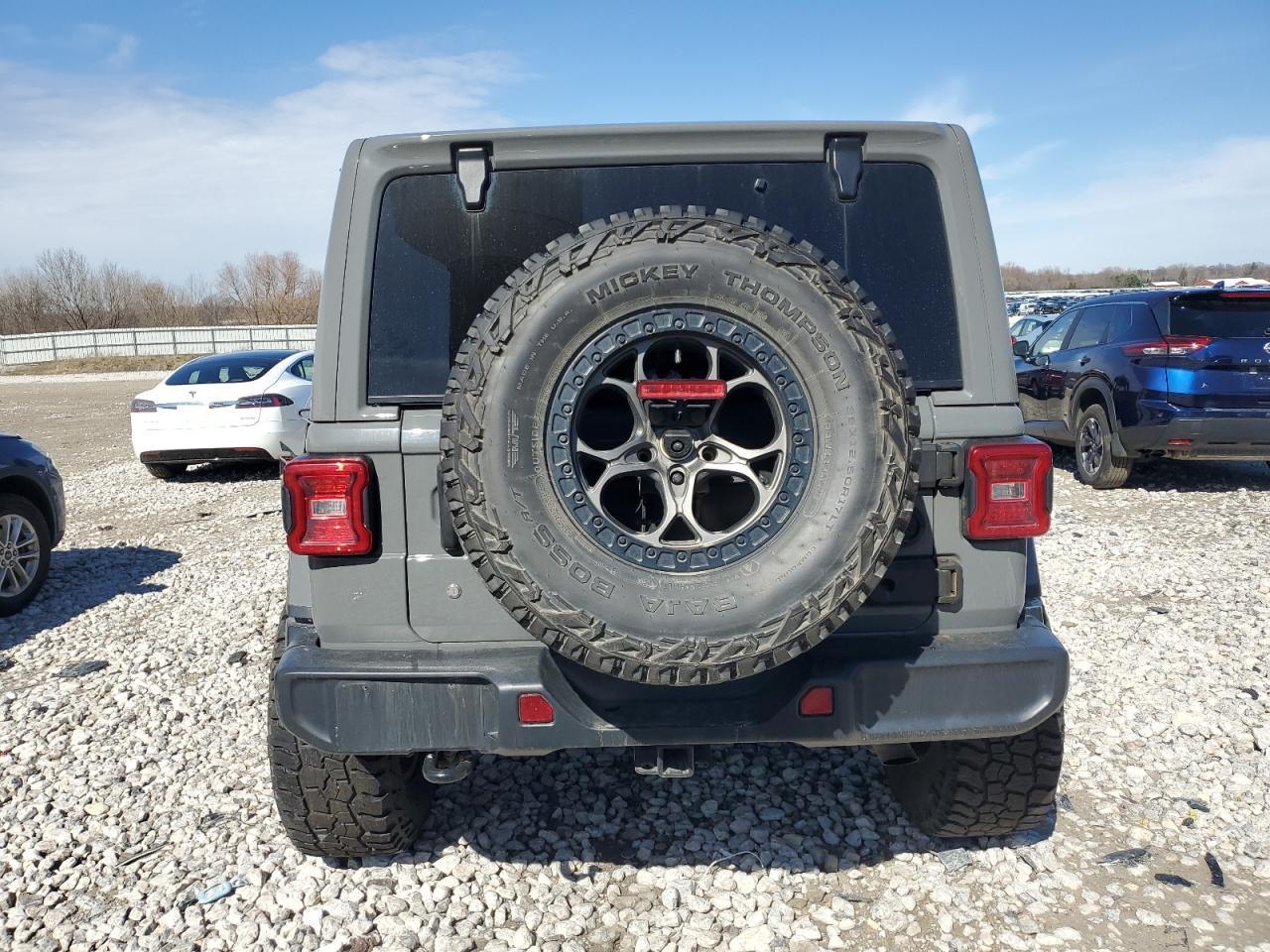 2019 Jeep Wrangler Unlimited Sahara - Image 6