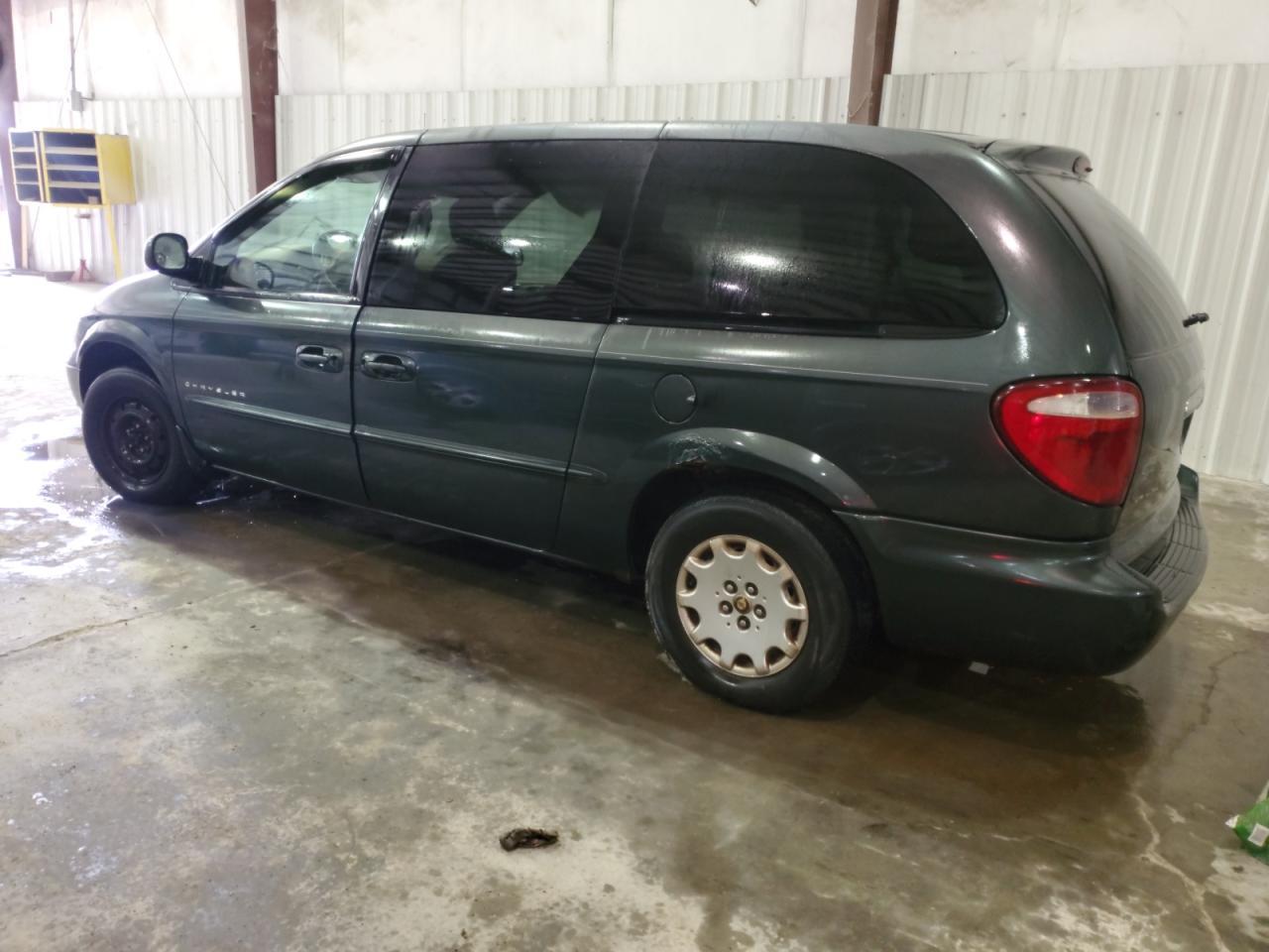 2001 Chrysler Town & Country Lx - Image 2