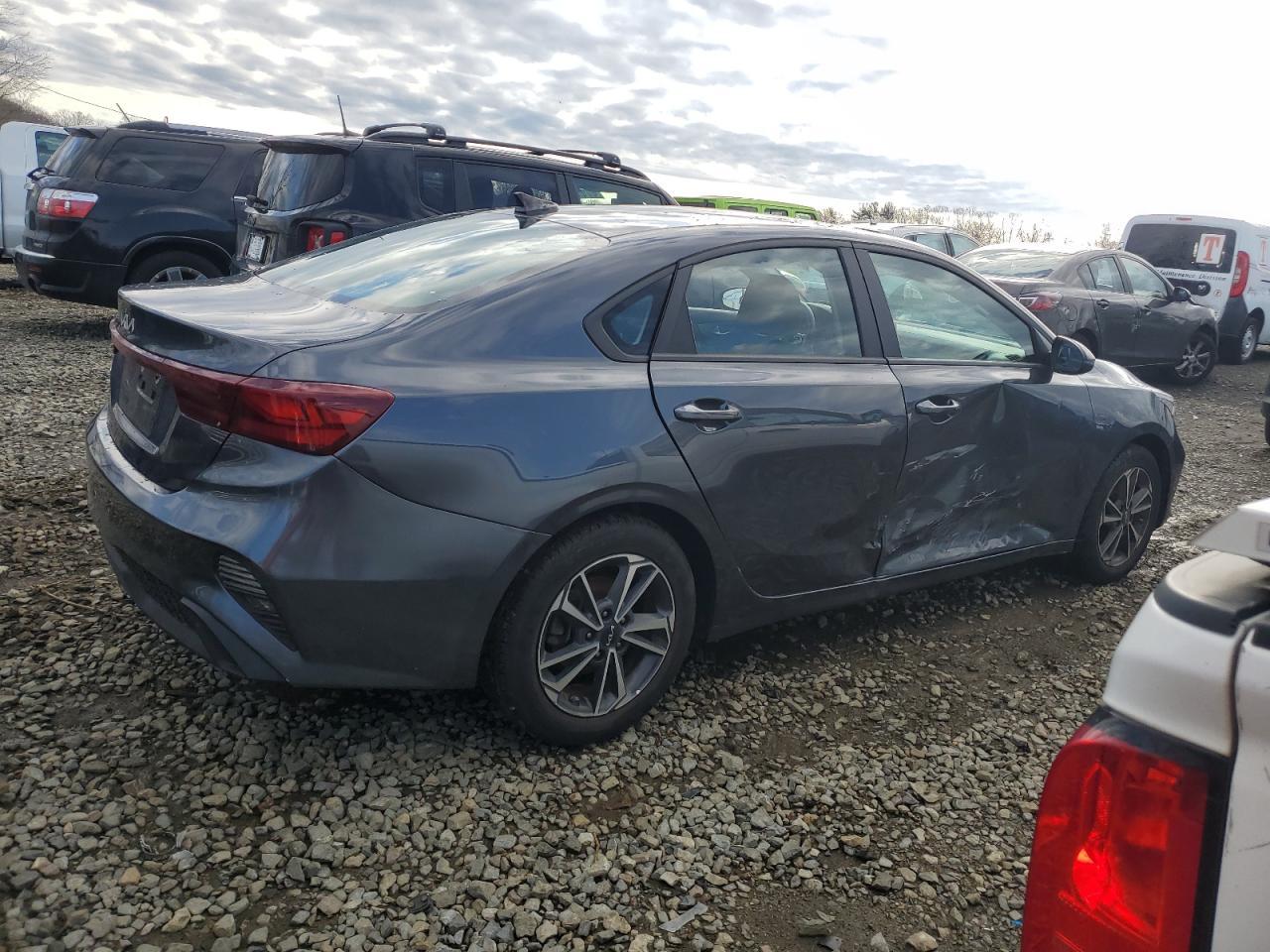 2023 Kia Forte - Image 3