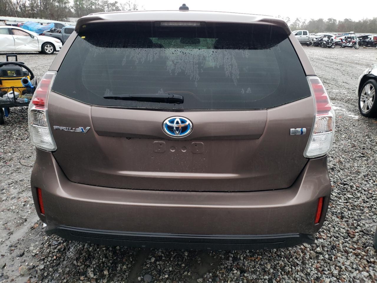 2017 Toyota Prius V - Image 6