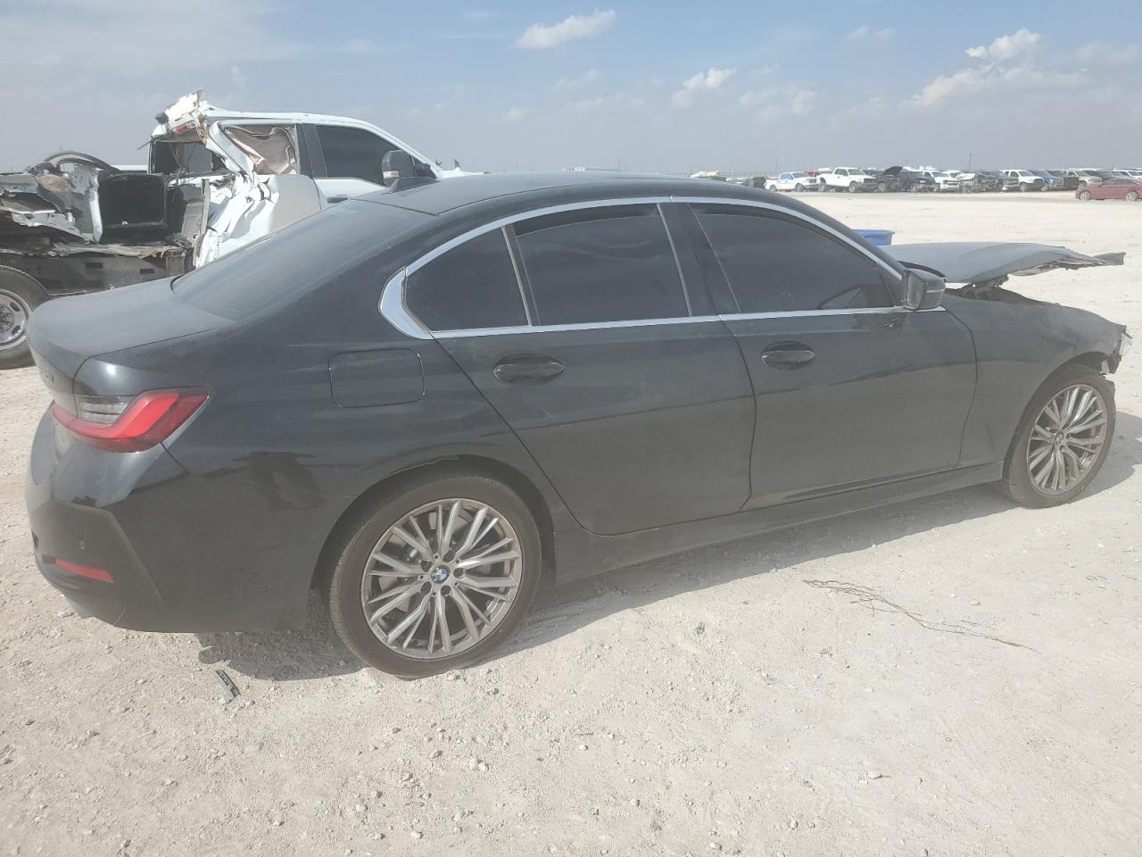 2024 BMW 330Xi - Фото 3