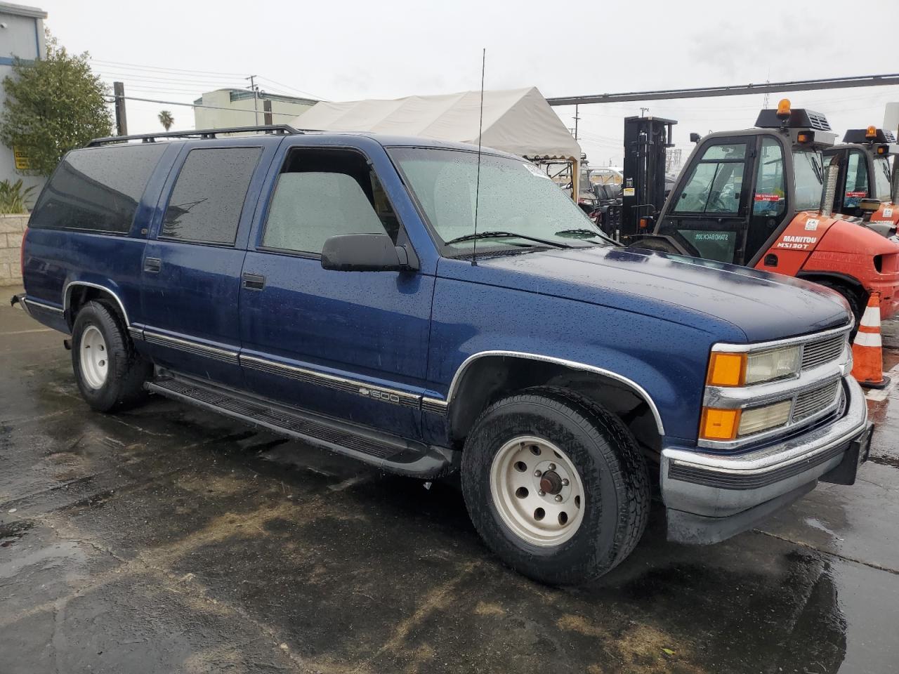 1999 Chevrolet Suburban C1500 - Image 4