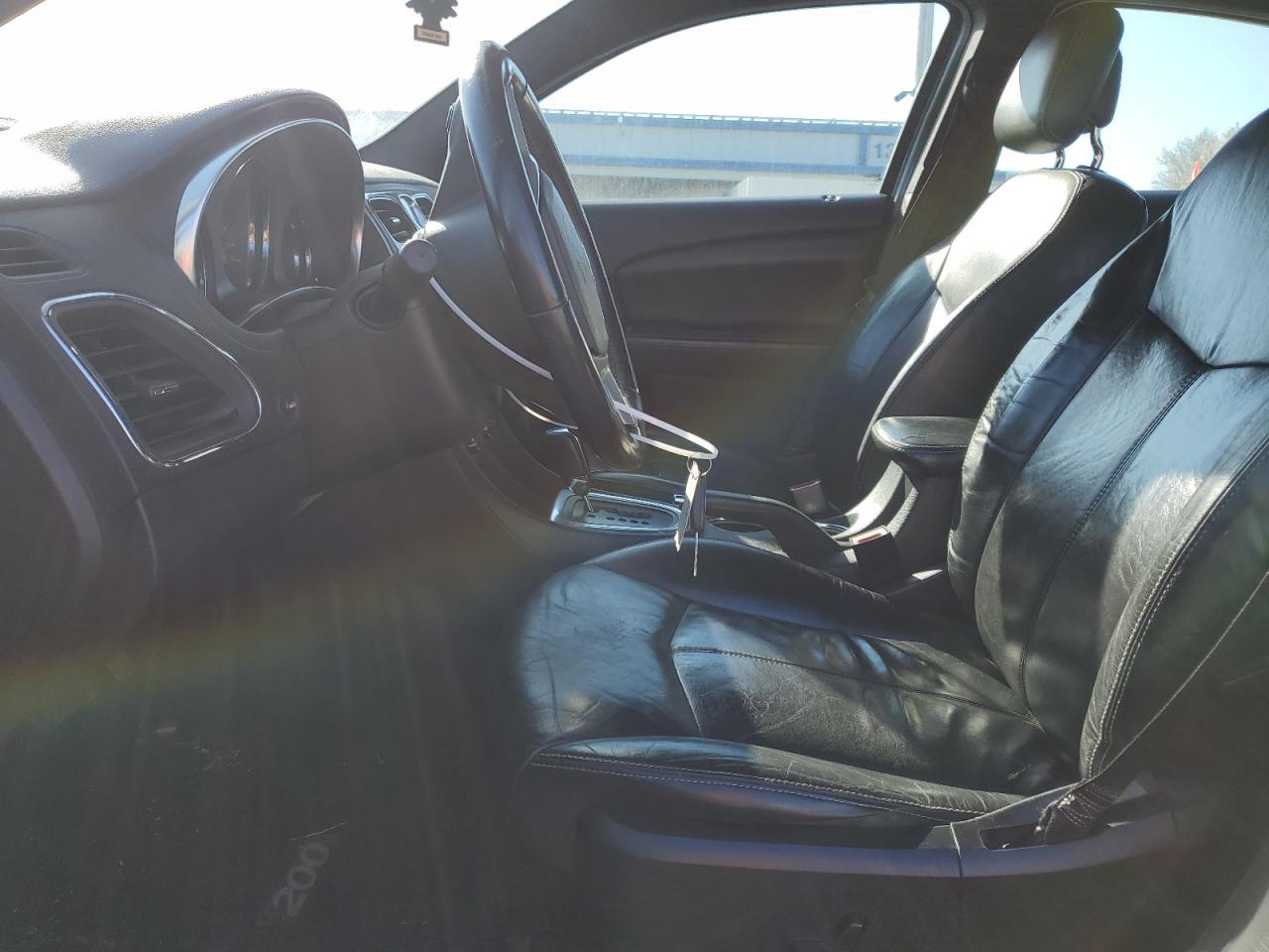 2013 Chrysler 200 Limited - Image 7
