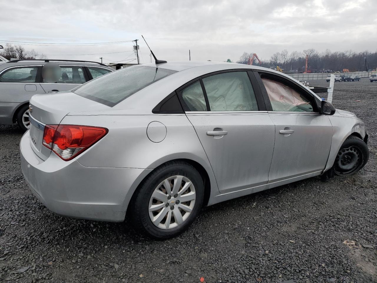 2011 Chevrolet Cruze Ls - Image 3