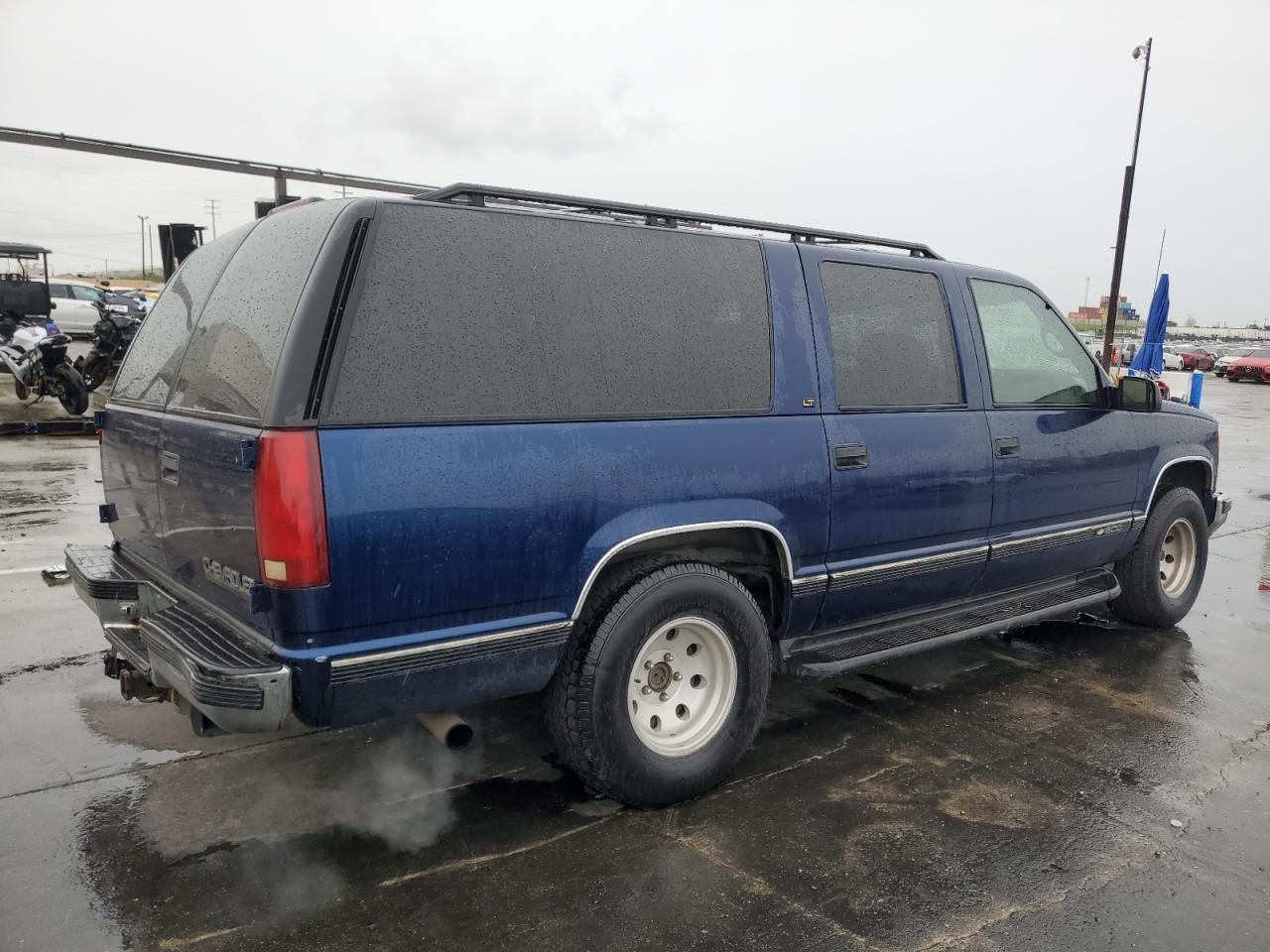 1999 Chevrolet Suburban C1500 - Image 3