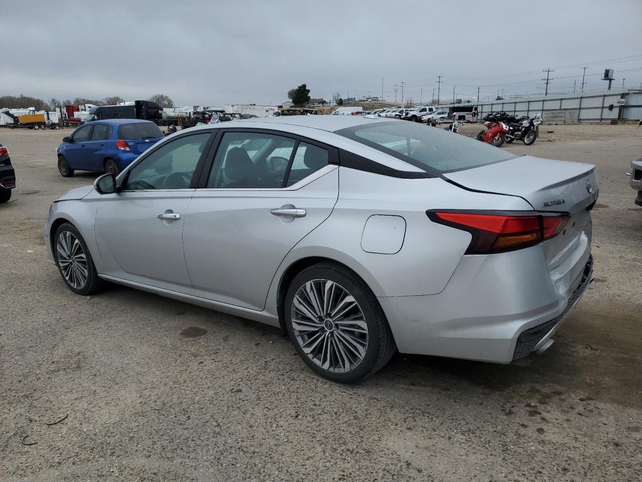 2023 Nissan Altima Sl - Image 2