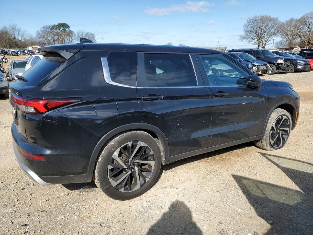2023 Mitsubishi Outlander Se - Image 3