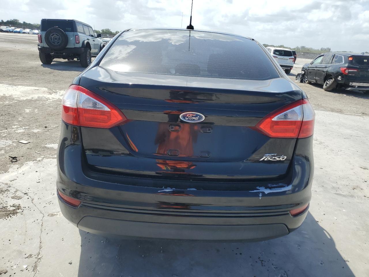 2016 Ford Fiesta S - Фото 6