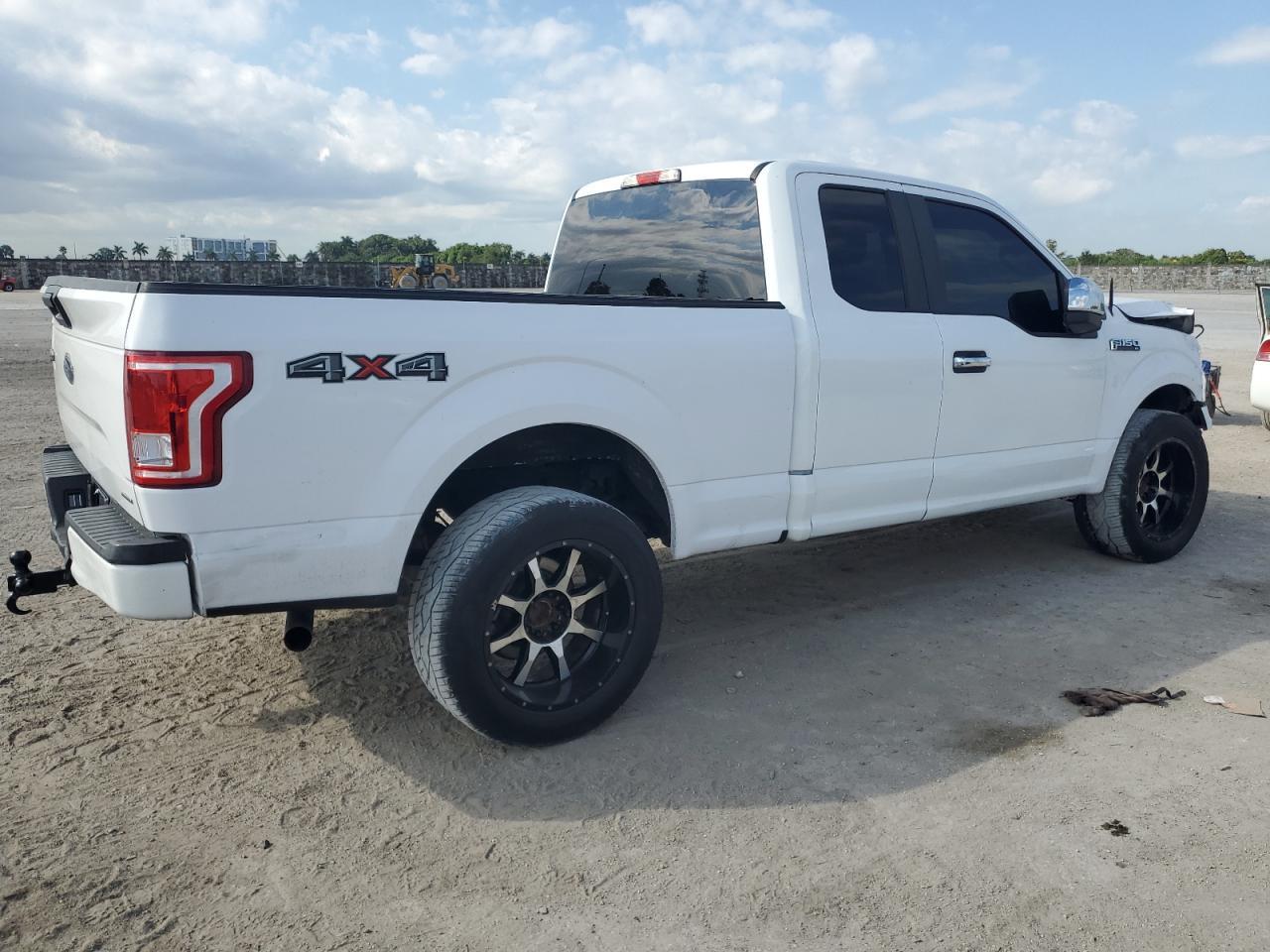 2015 Ford F150 Super Cab - Фото 3