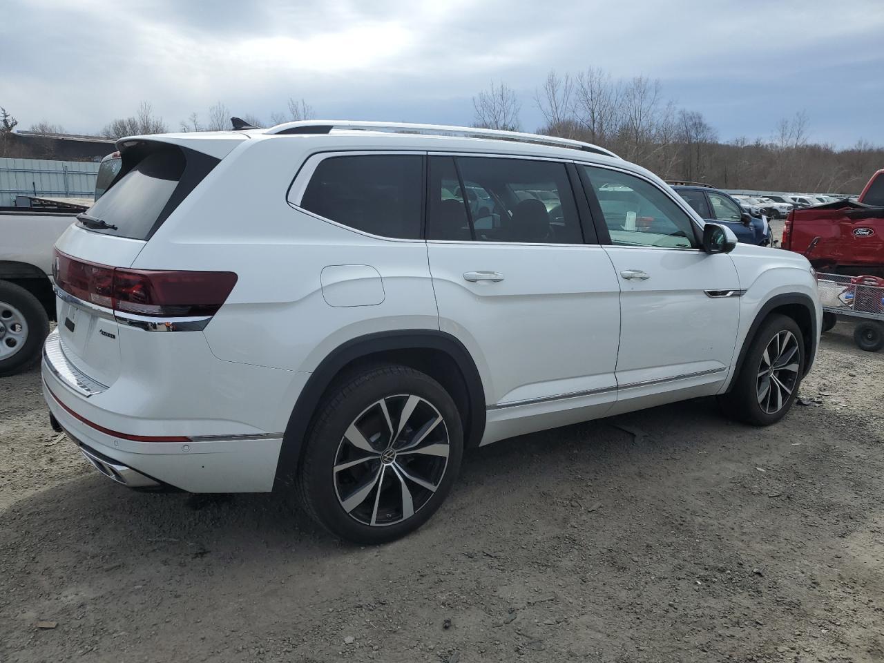 2024 Volkswagen Atlas Sel Premium R-Line - Image 3