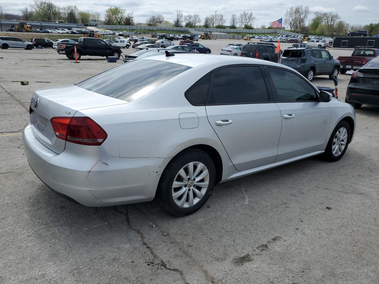 2014 Volkswagen Passat S - Image 3
