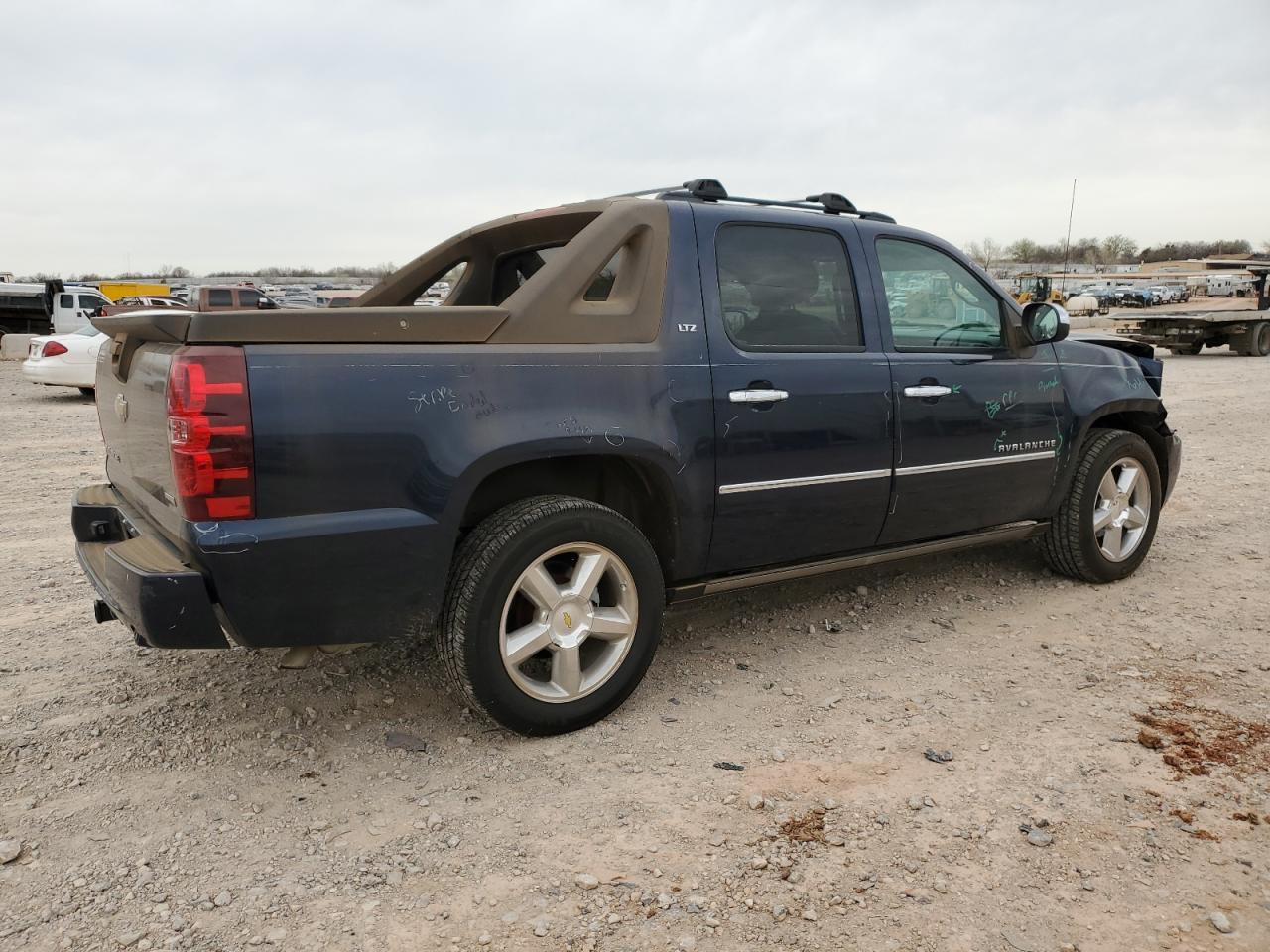 2010 Chevrolet Avalanche Ltz - Фото 3