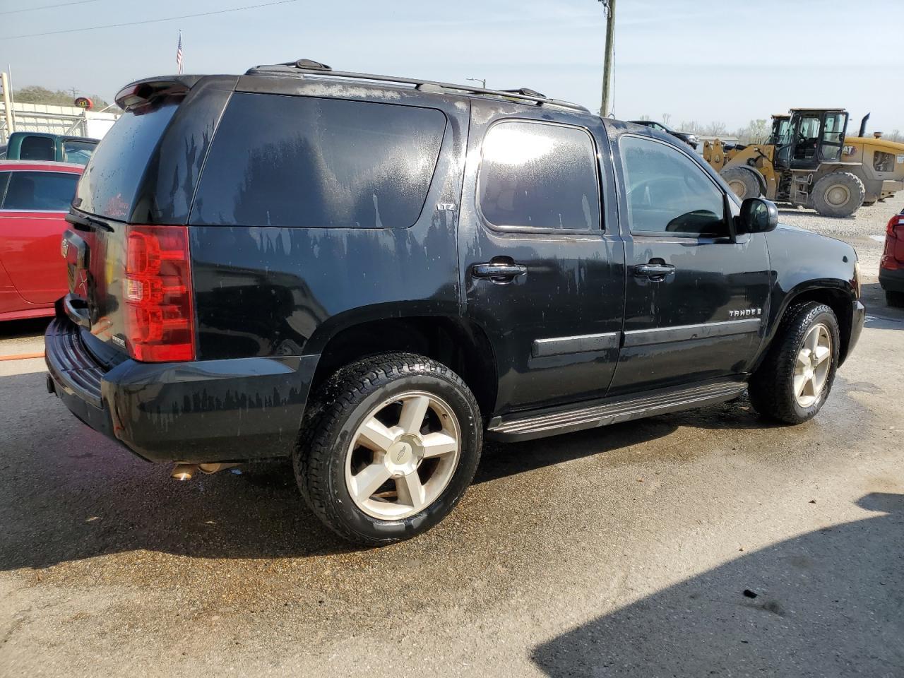 2007 Chevrolet Tahoe C1500 - Image 3