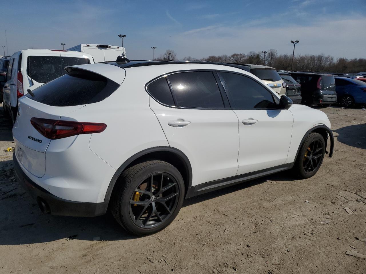 2020 Alfa Romeo Stelvio - Image 3