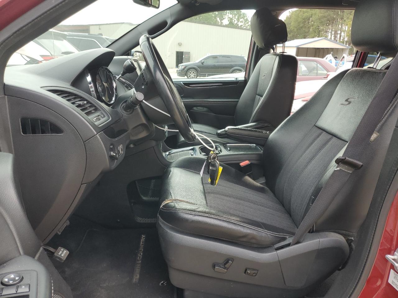 2015 Chrysler Town & Country S - Image 7