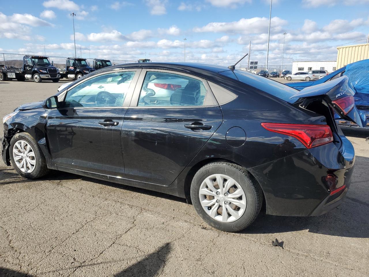 2021 Hyundai Accent Se - Фото 2