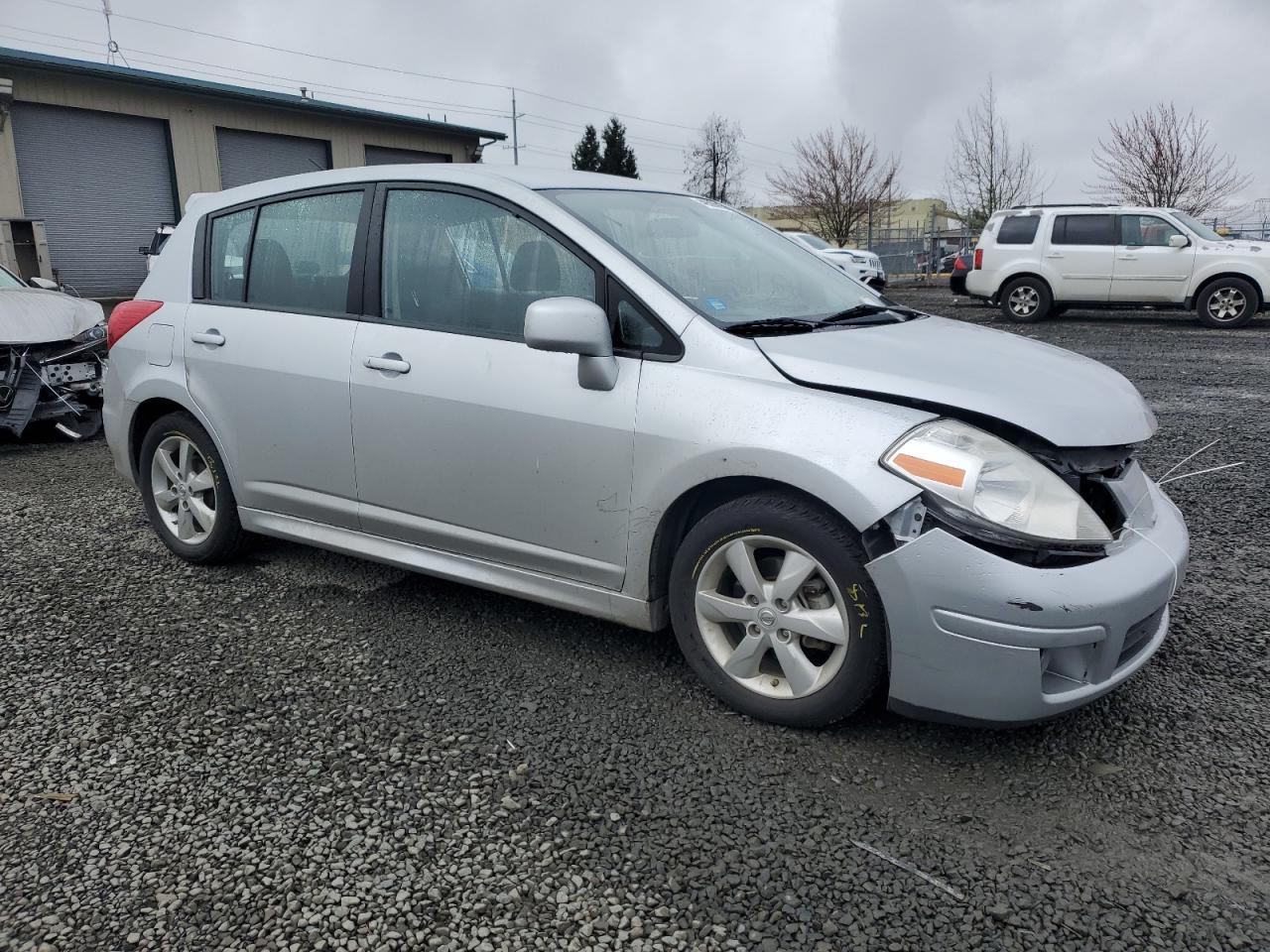 2011 Nissan Versa S - Фото 4