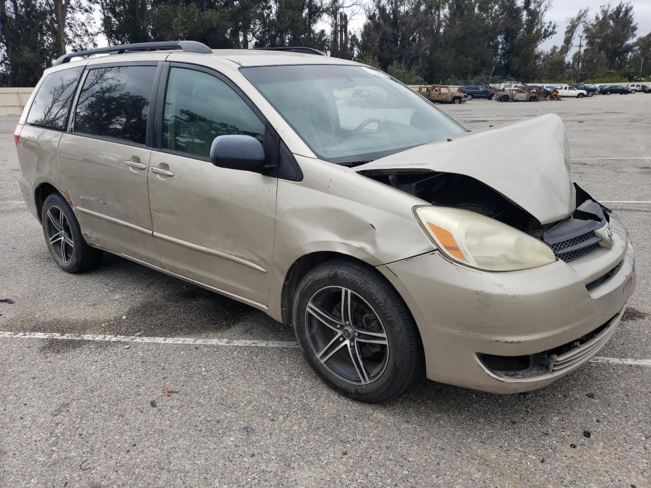 2004 Toyota Sienna Le - Image 4