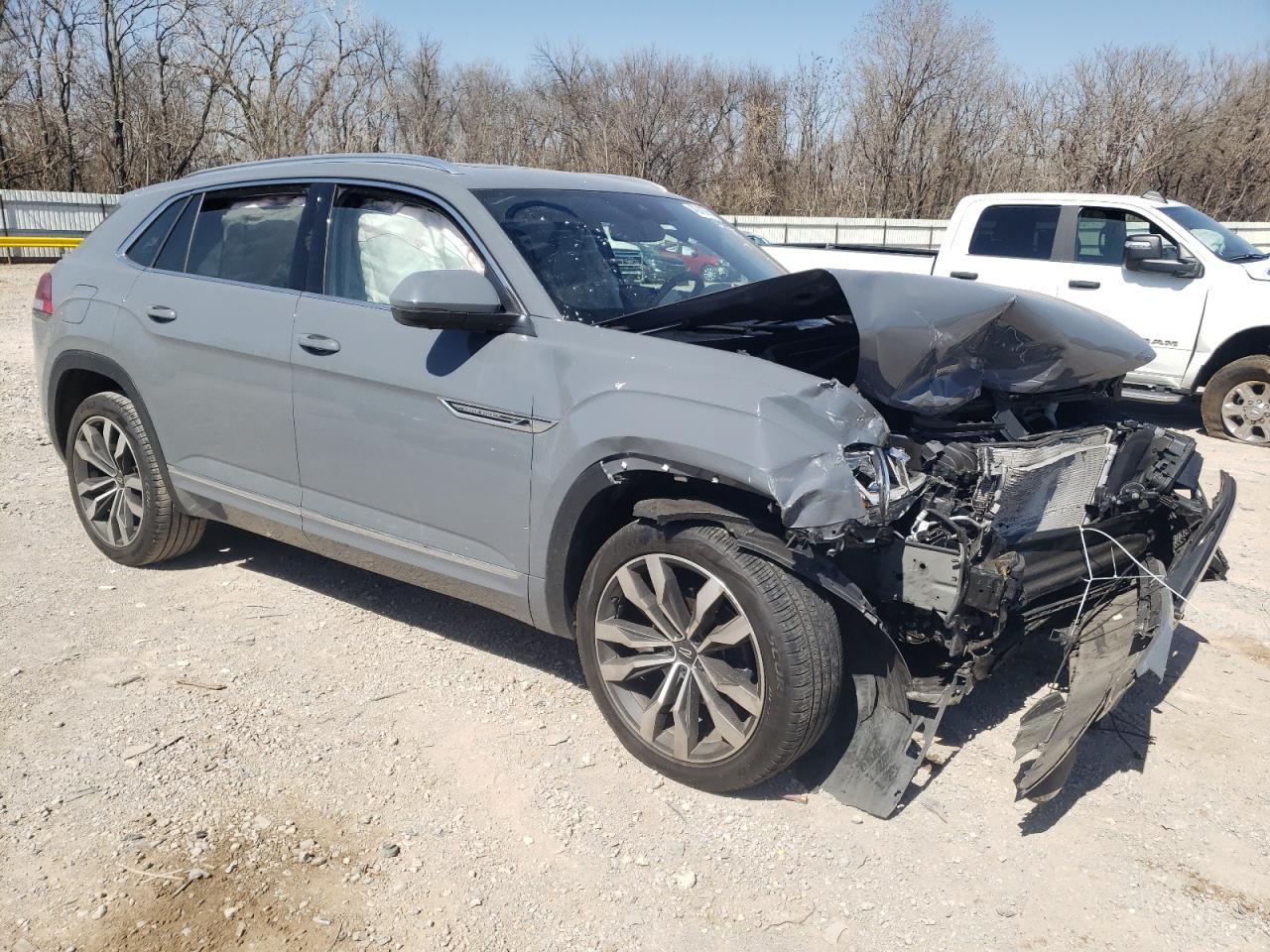 2023 Volkswagen Atlas Cross Sport Sel Premium R-Line - Image 4