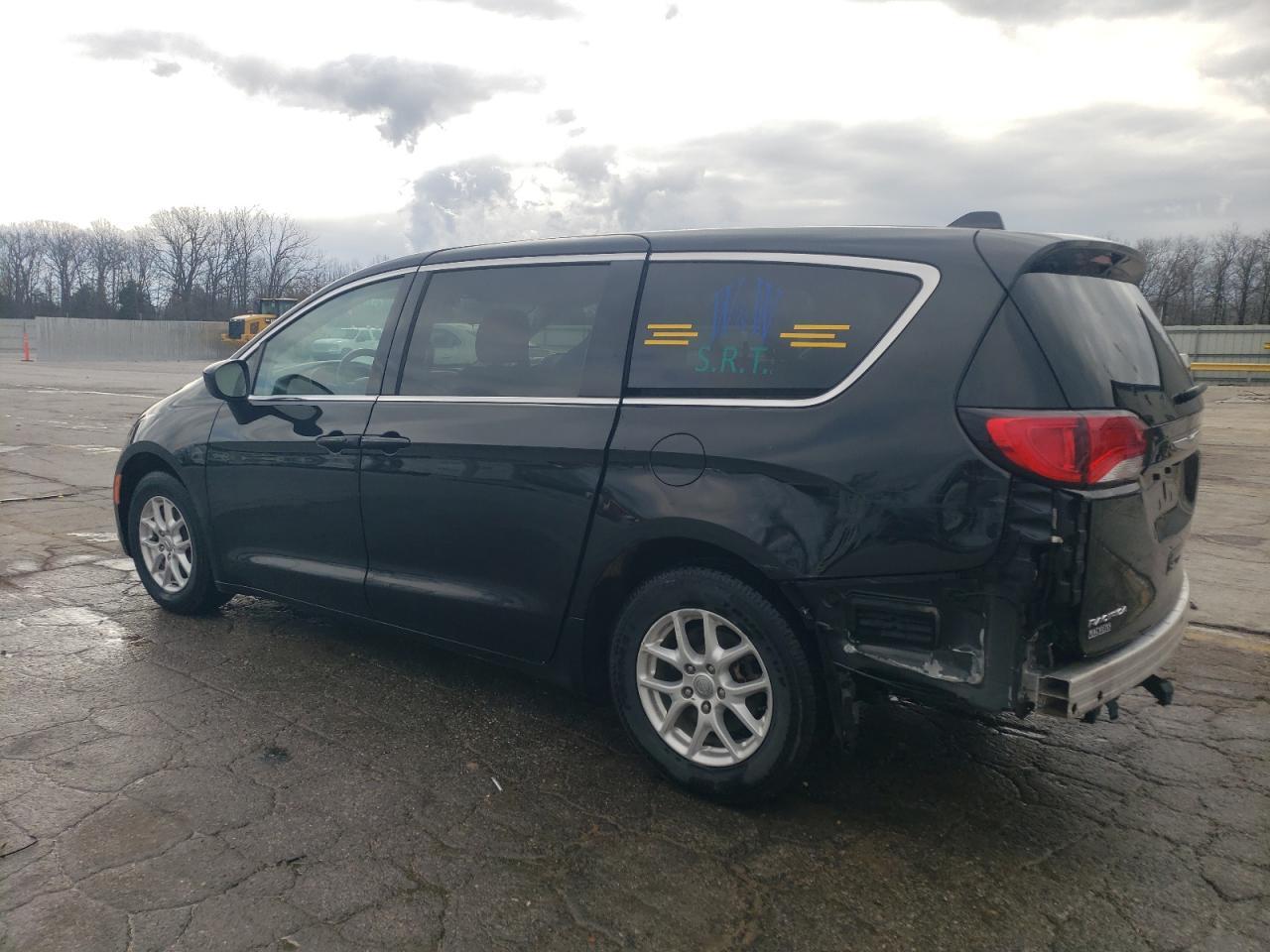2018 Chrysler Pacifica Lx - Image 2