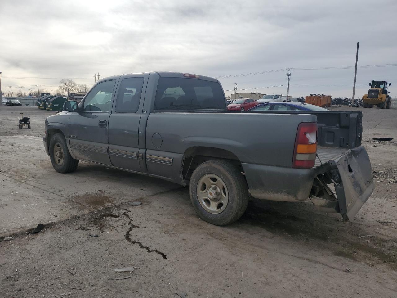 2002 Chevrolet Silverado C1500 - Image 2