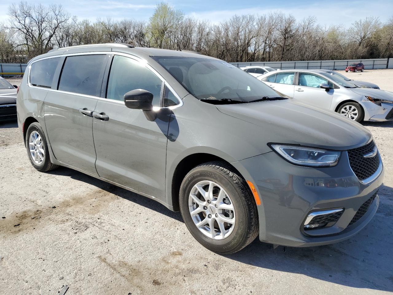 2022 Chrysler Pacifica Touring L - Image 4