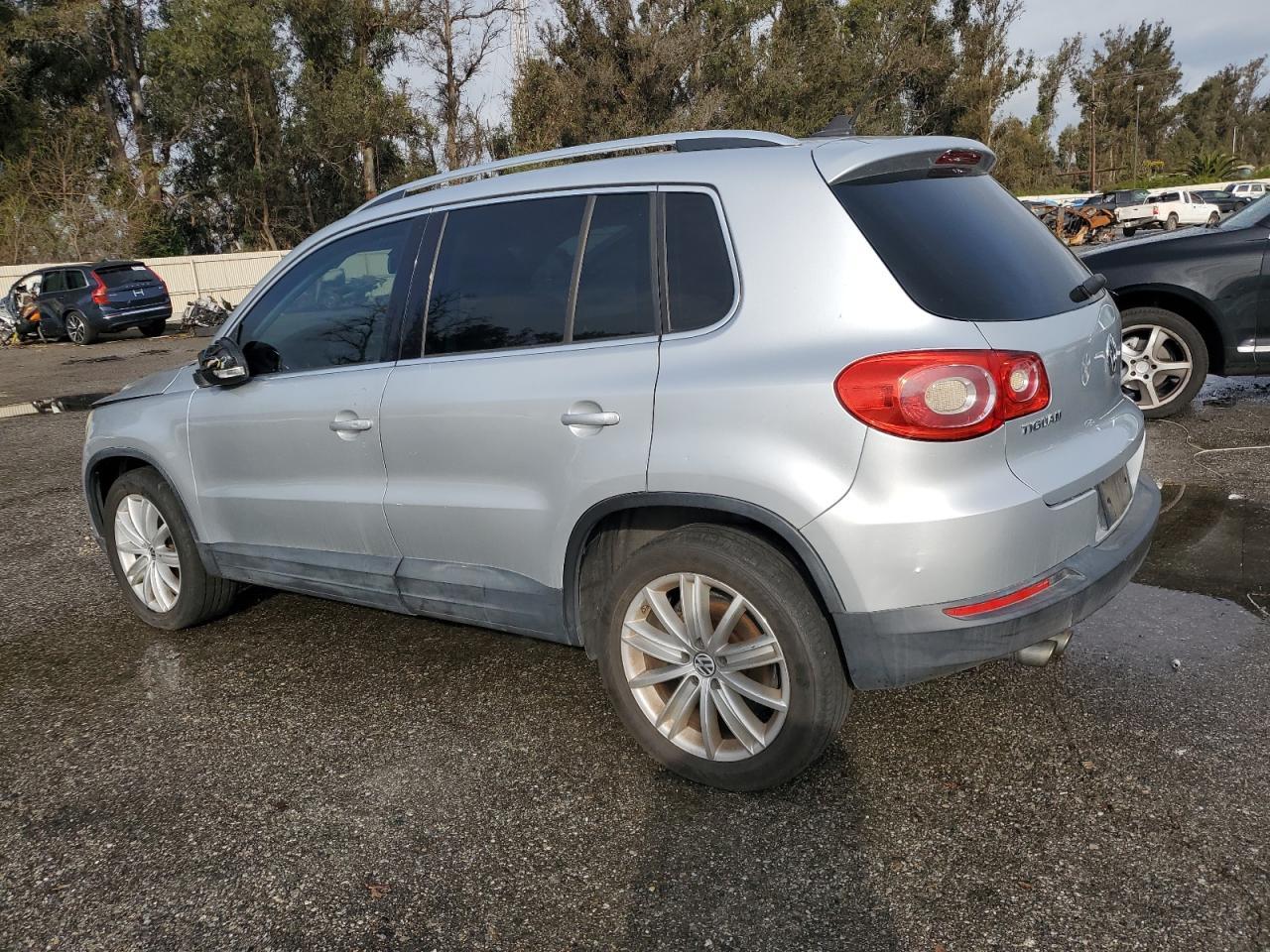 2011 Volkswagen Tiguan S - Фото 2