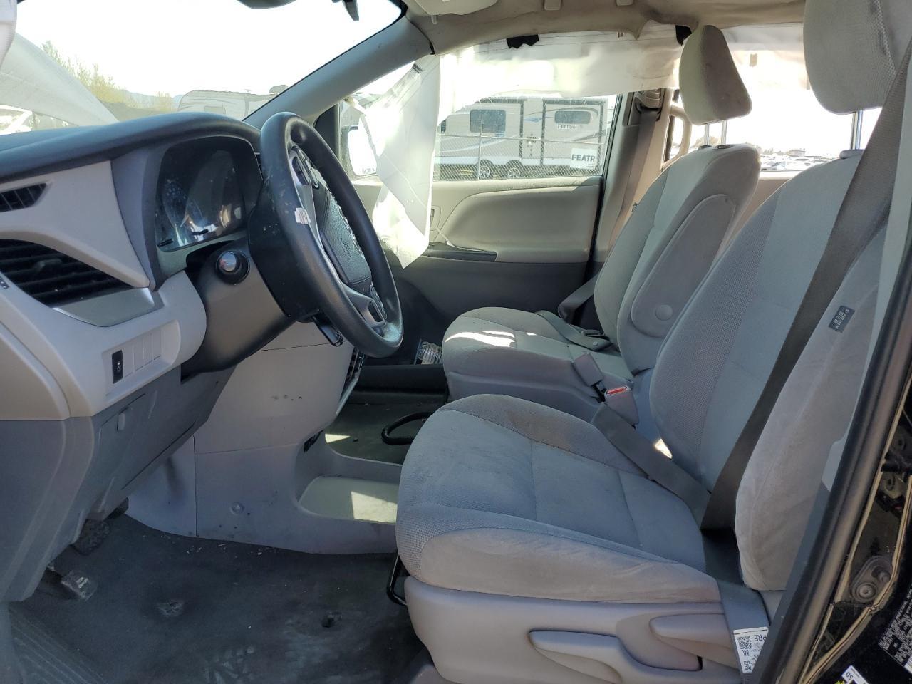 2020 Toyota Sienna L - Фото 7