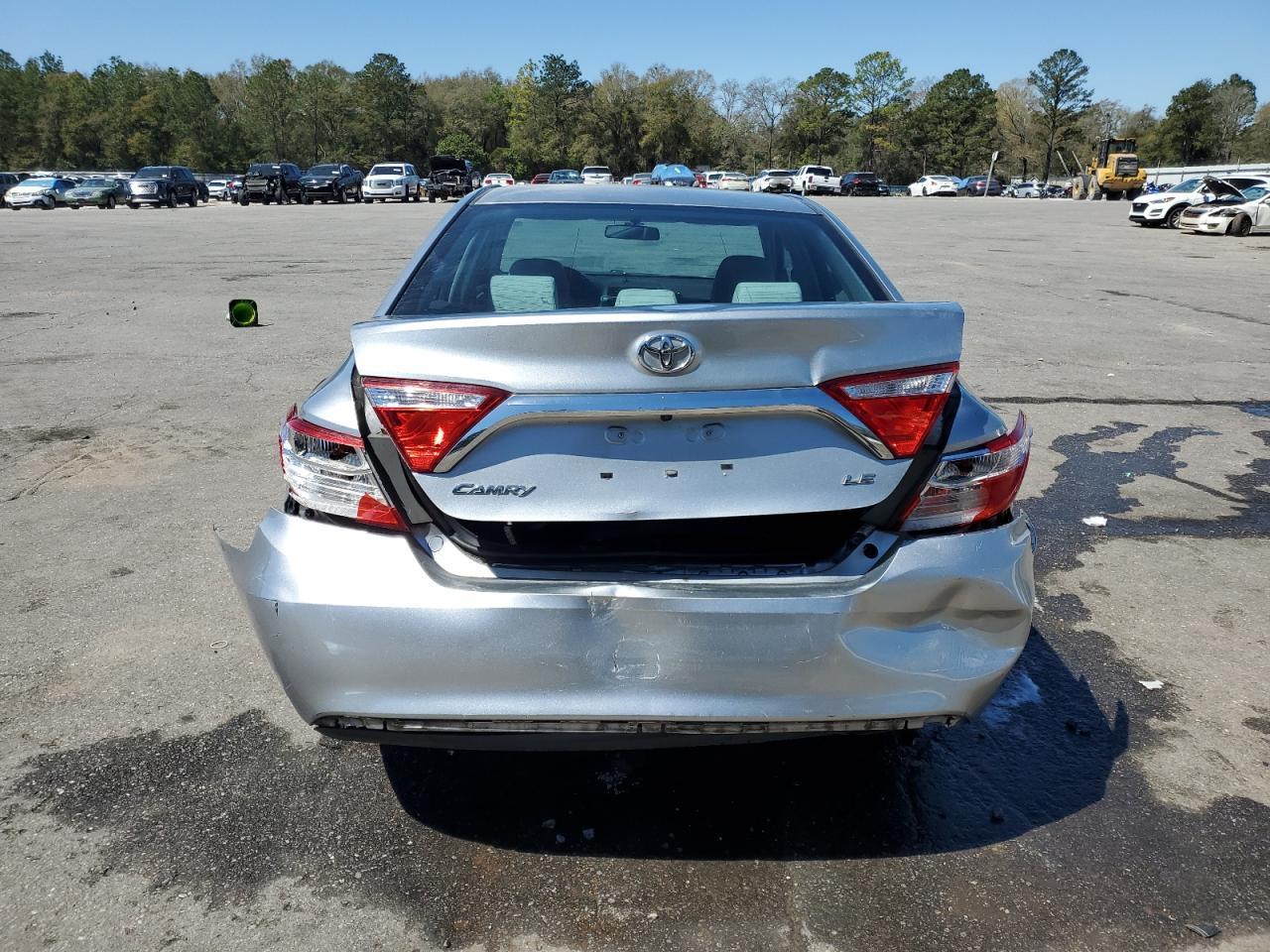 2016 Toyota Camry Le - Фото 6