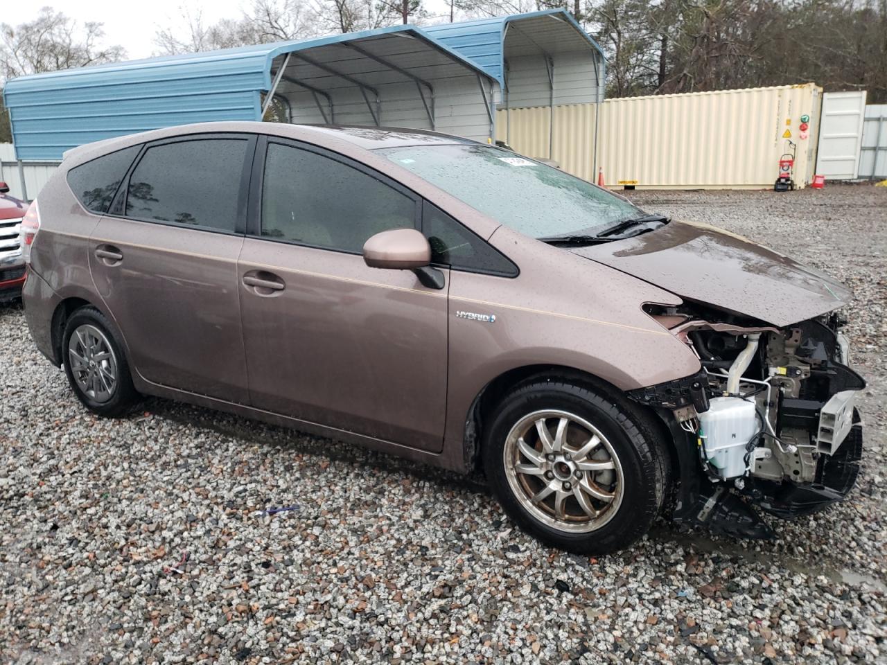 2017 Toyota Prius V - Image 4
