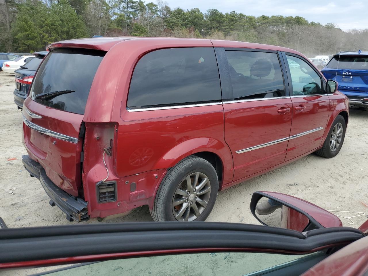 2015 Chrysler Town & Country S - Image 3