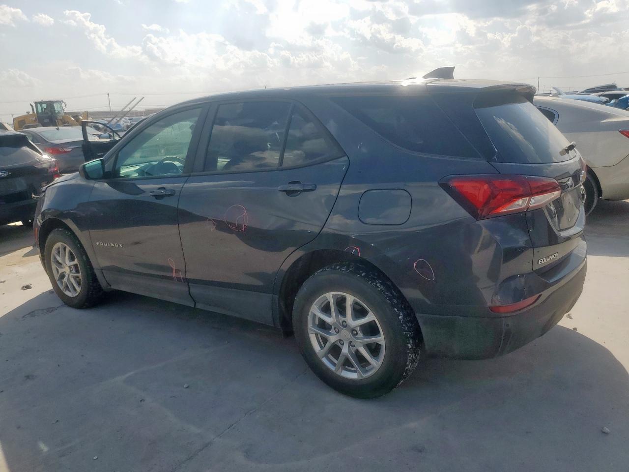 2022 Chevrolet Equinox Ls - Фото 2