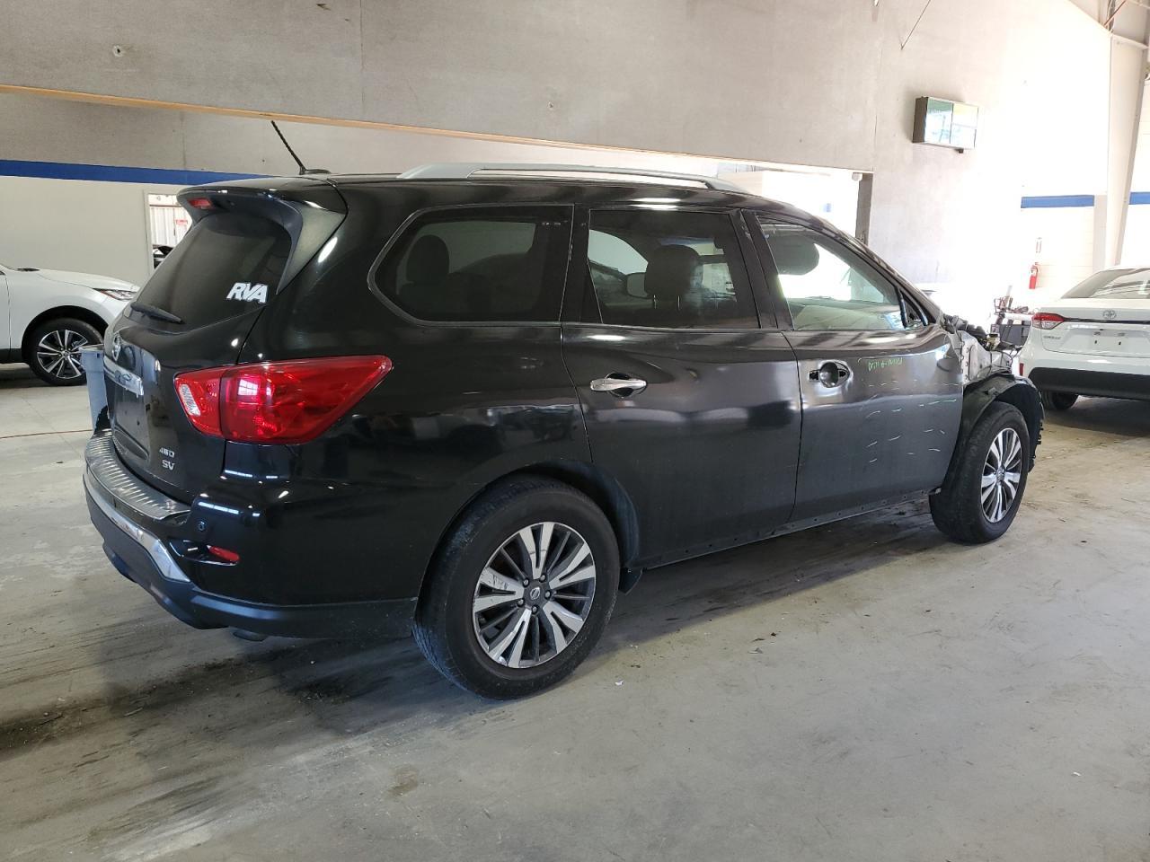2018 Nissan Pathfinder S - Image 3