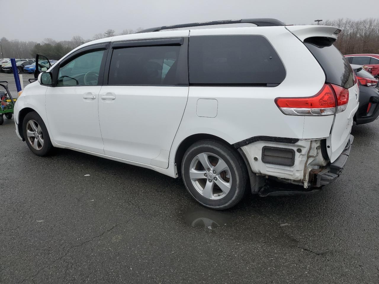 2011 Toyota Sienna Le - Фото 2