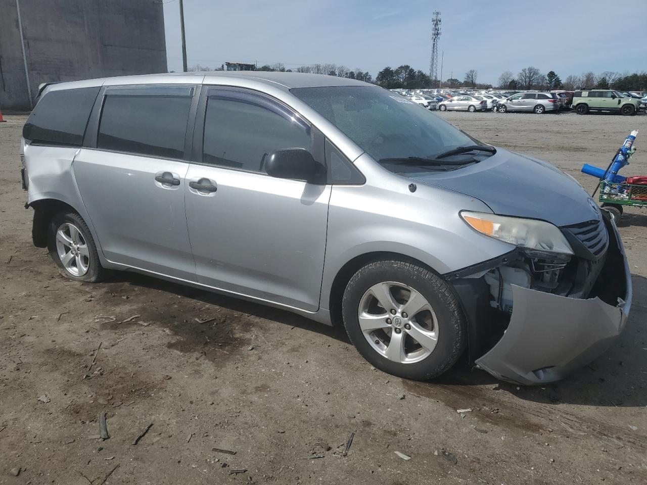 2014 Toyota Sienna - Фото 4
