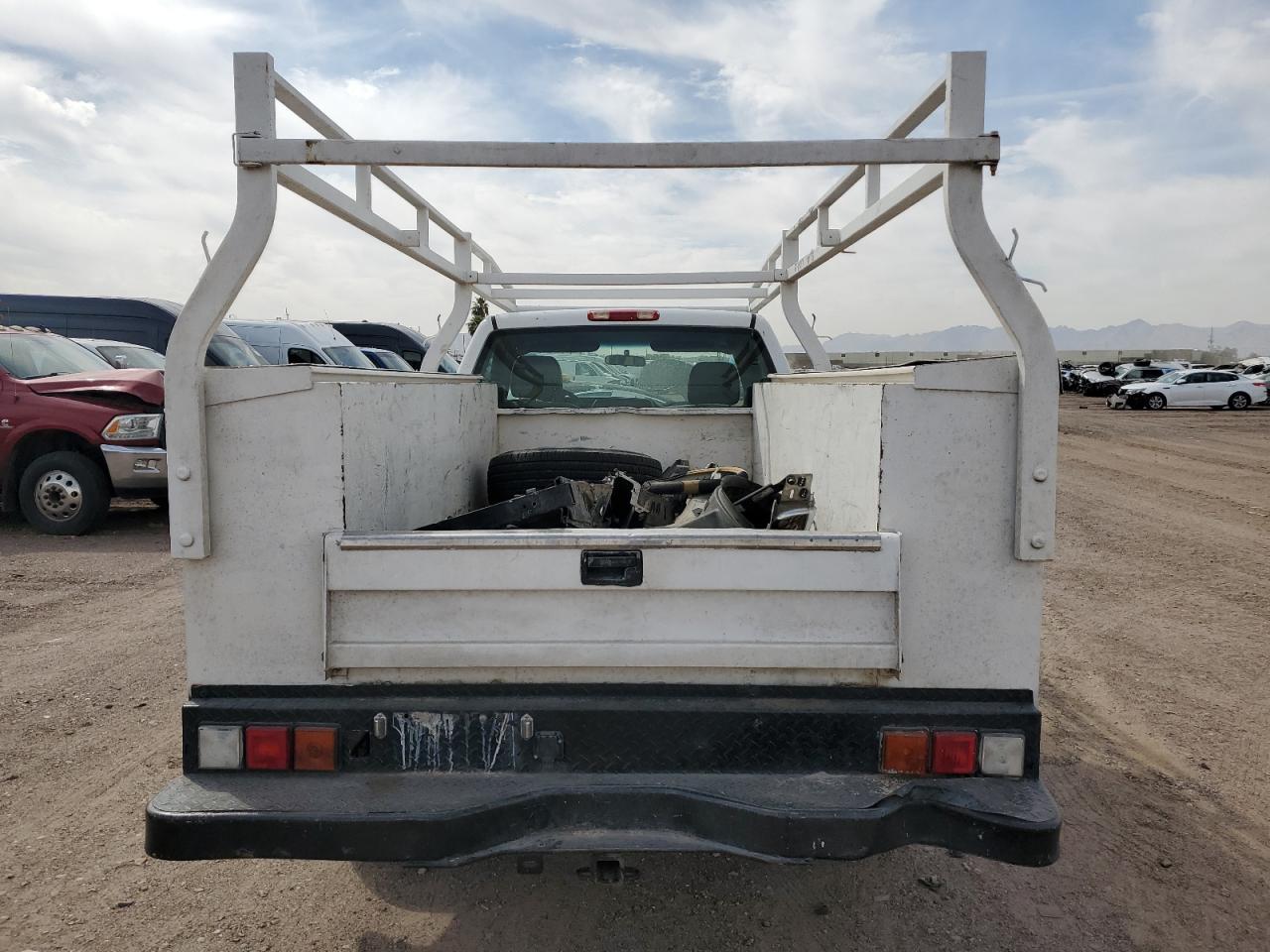 2005 GMC Sierra C2500 Heavy Duty - Image 6
