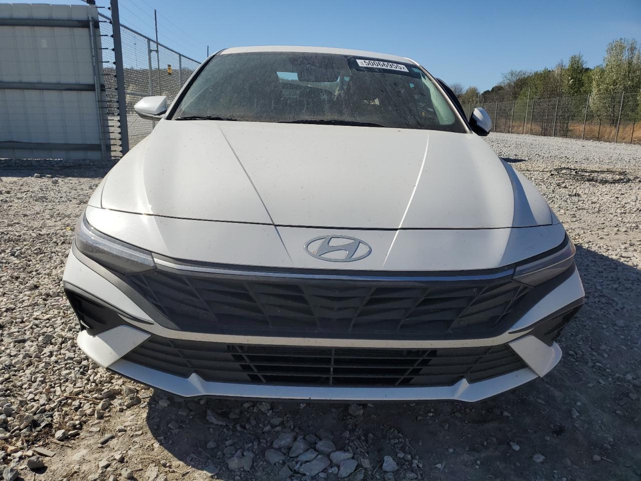 2024 Hyundai Elantra Blue - Image 5